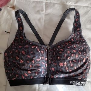 NWOT Victoria's Secret Knockout sport bra 34DD